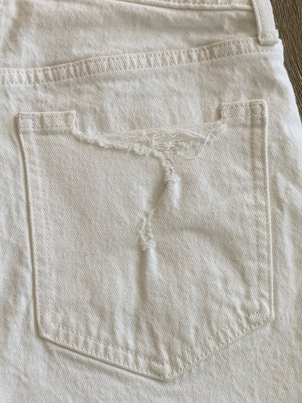 Abercrombie & Fitch The 4" Short High Rise White Jean Cut Off Shorts, Size 4, 27 - Picture 6 of 8